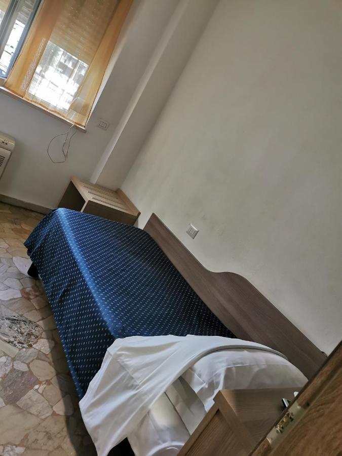 Hotel Bissi Milaan Kamer foto